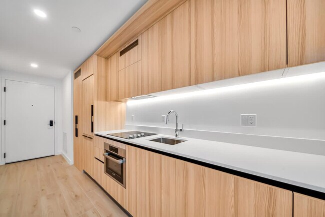 Building Photo - 225 N Miami Ave