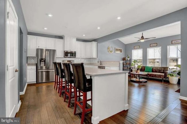 Building Photo - 1704 Scenic Manor Dr