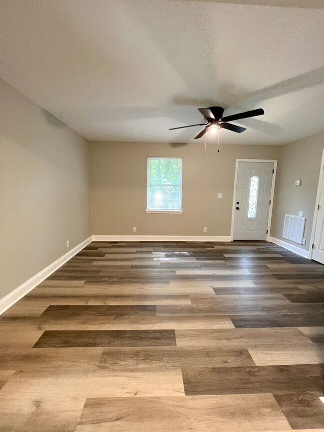 Building Photo - Move-In Specials Available! Completely Rem...