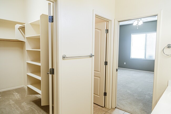 Building Photo - 7561 E Truces Pl
