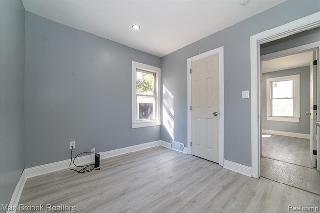 Building Photo - 9327 Schaefer Hwy