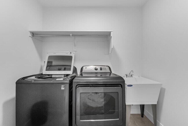 Building Photo - 6676 Ipswitch Wy