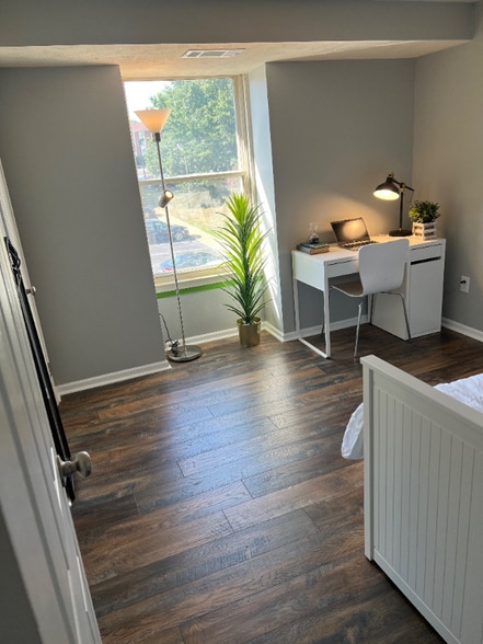 Building Photo - 8402 Muldoon Ct