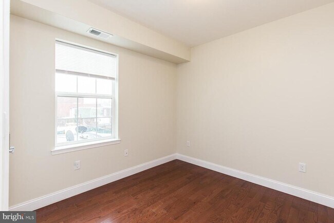 Building Photo - 1804 E Huntingdon St