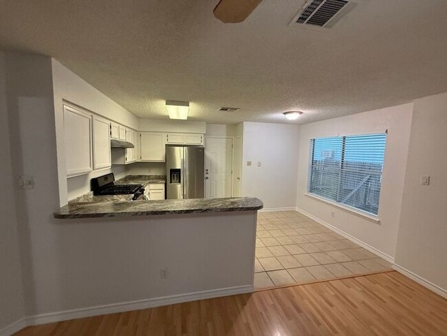 Building Photo - Spacious 3BR Austin Home with Fireplace & ...