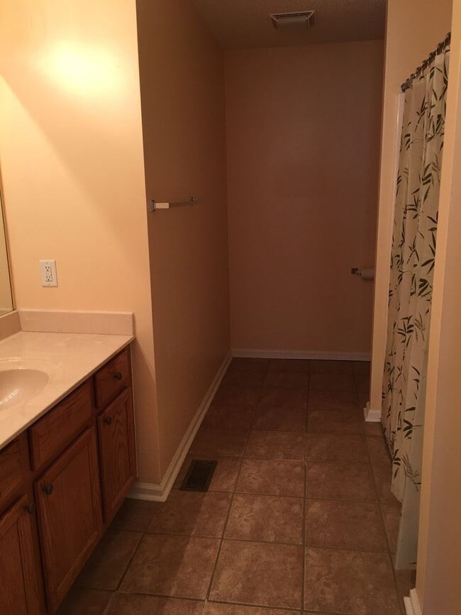 Building Photo - 88 E Danbury Ln
