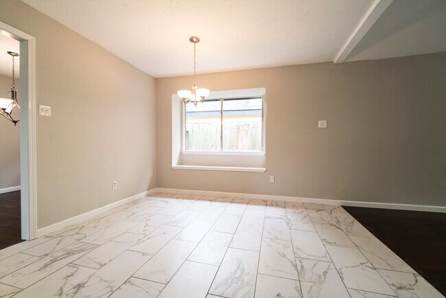 Building Photo - 2314 Pebbledowne Cir