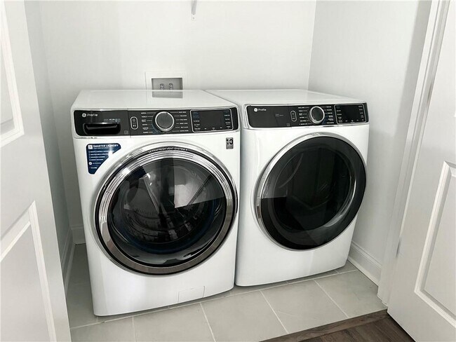 Building Photo - 3619 Myron Pl