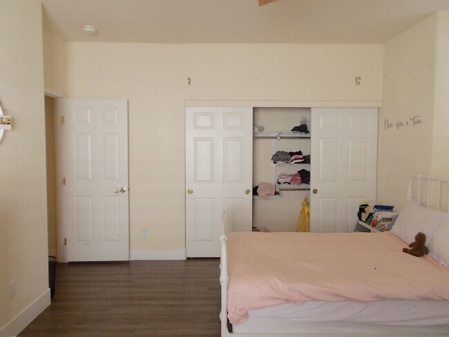 Building Photo - Stunning Fully Remodeled Luxury Home in Peccole Ranch