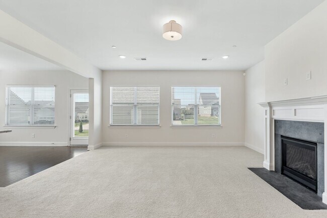 Building Photo - 797 Ravensdowne-