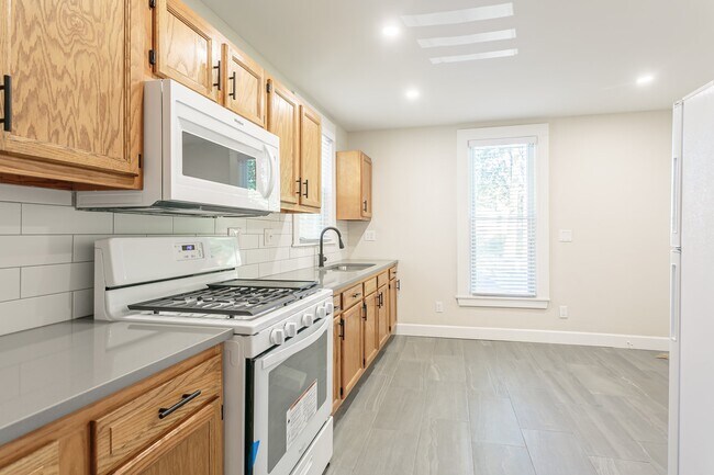 Building Photo - 284 Pearl St