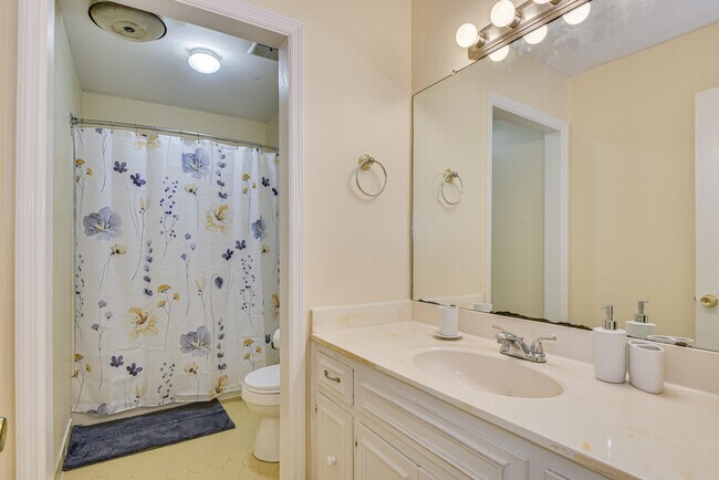 Building Photo - 634 Kettle Creek Dr