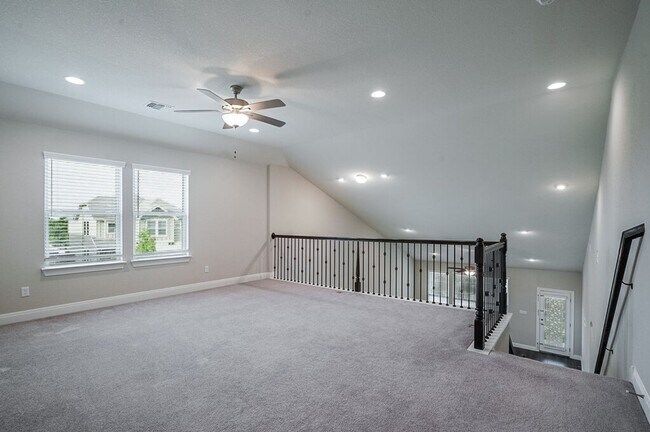 Building Photo - 15915 Durian St
