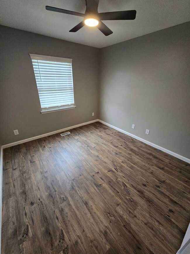 Building Photo - 3bd 1.5Ba Townhouse Farmington, MO