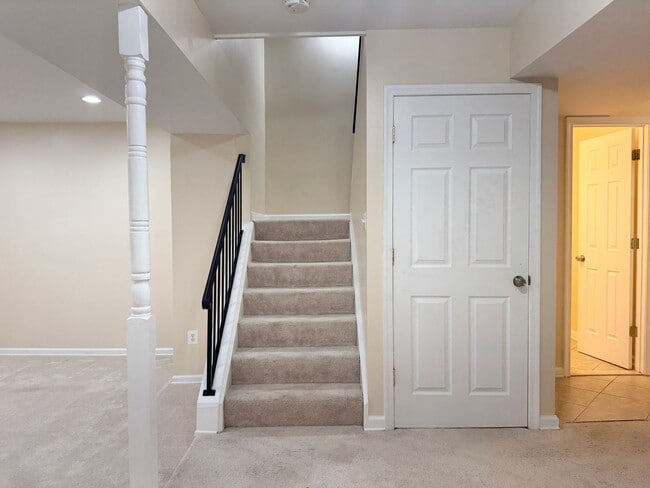 Building Photo - Beautifully updated 3BR/2.5BA townhome in Dale City!