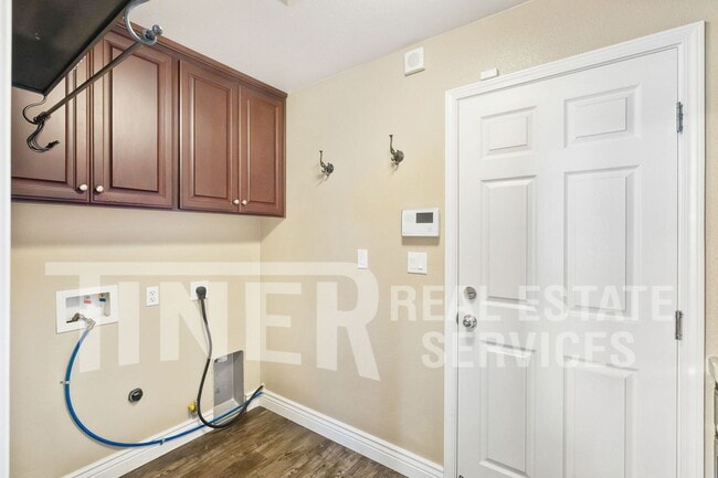 Building Photo - 3576 Hume St