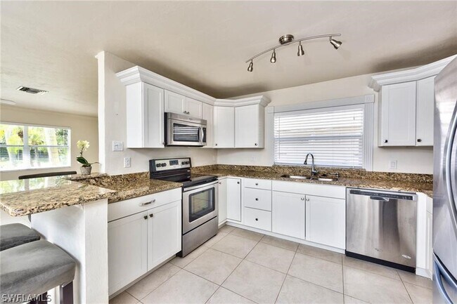 Building Photo - 671 98th Ave N