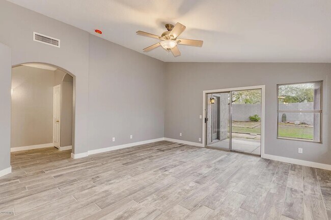 Building Photo - 4528 E Mossman Rd