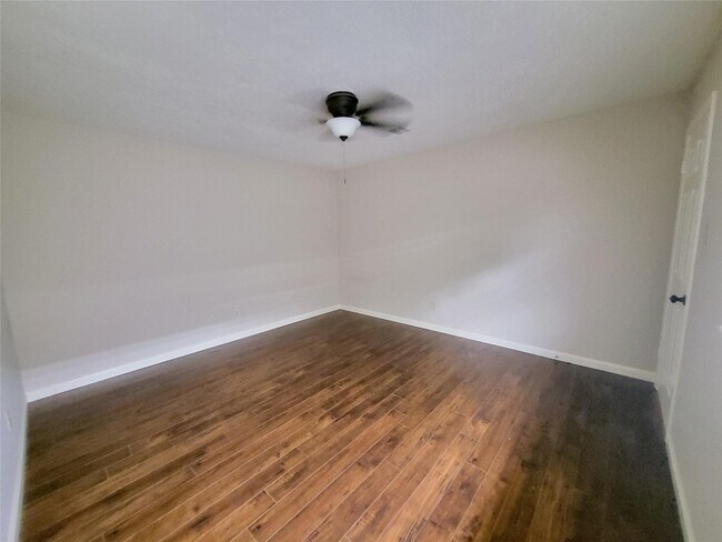Building Photo - 2711 S Brompton Dr