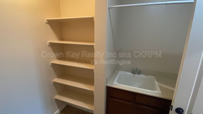 Building Photo - 172 W Viola St