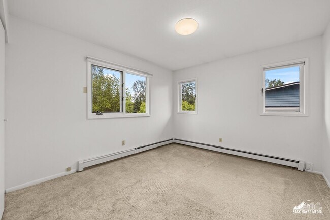 Building Photo - 4071 MacInnes Street
