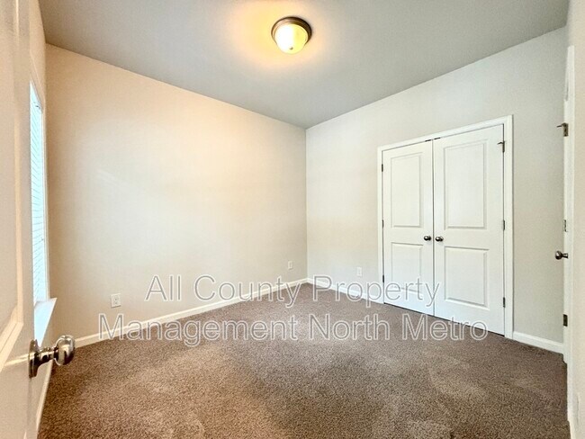 Building Photo - 3518 Hidden Valley Cir