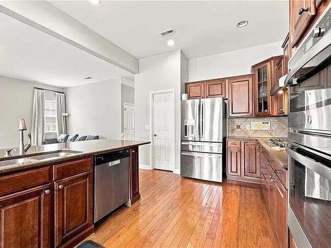 Building Photo - Lease OR Lease to Own