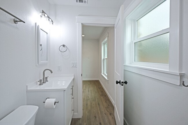 Building Photo - 442 Rothe Loop