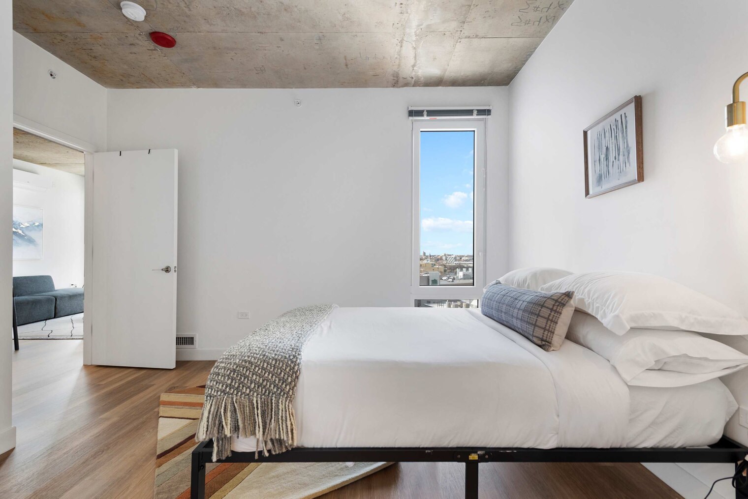 Building Photo - 853 W Blackhawk St