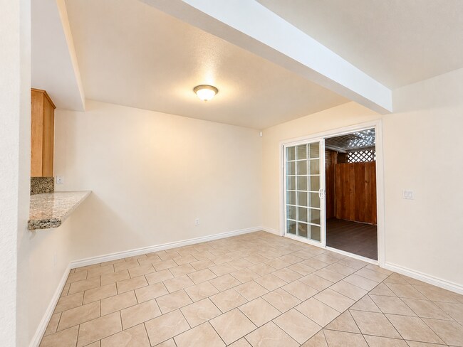Building Photo - 612 S Santa Fe St