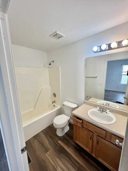 Building Photo - 419 Ramblewood Way