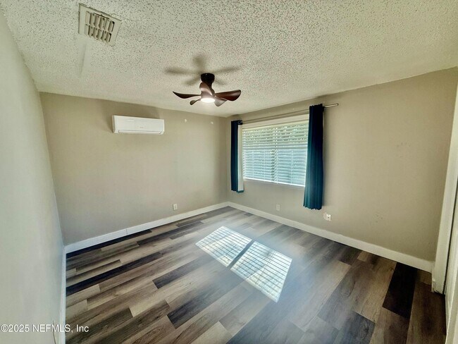 Building Photo - 7841 Eaton Ave