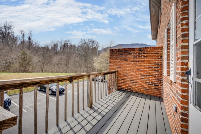 Deck - 118 Lori Ann Dr