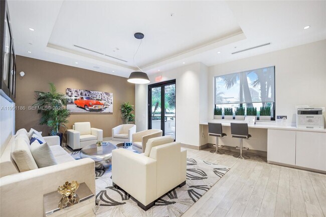 Building Photo - 999 SW 1st Ave