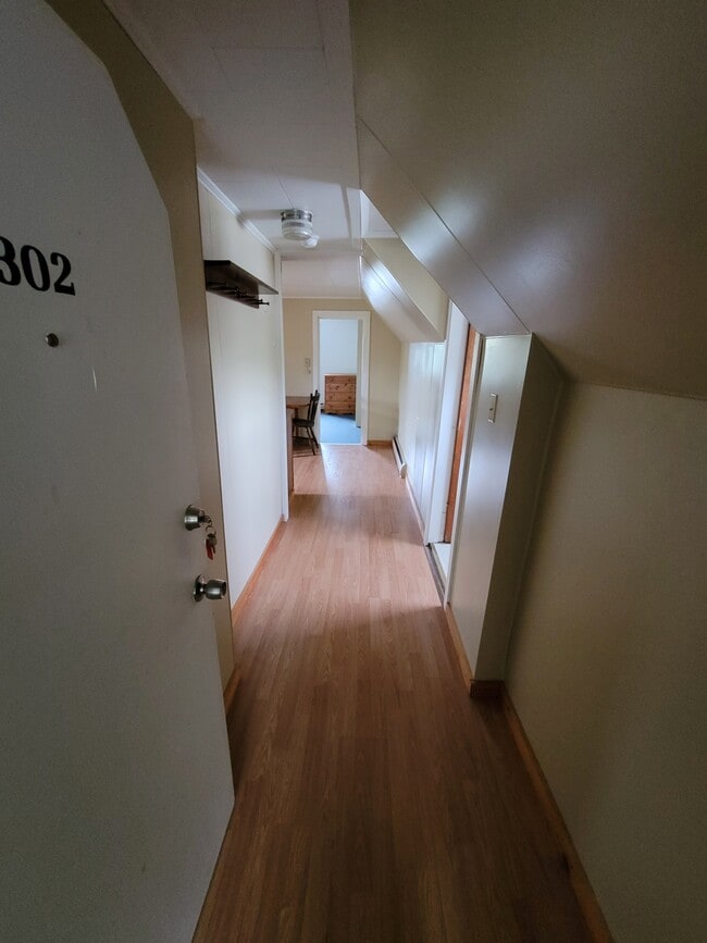 Building Photo - 41 E Main St