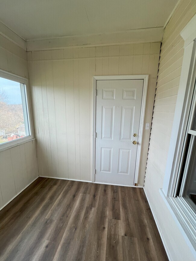 Building Photo - 115 June St