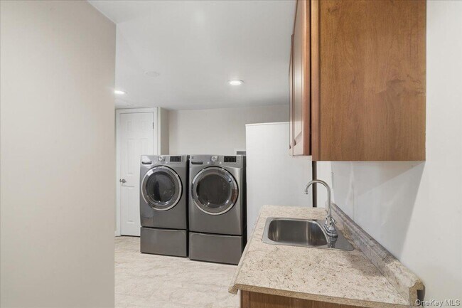 Building Photo - 263 Oyster Bay Road