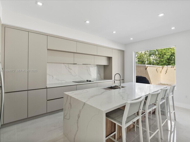 Building Photo - 21227 NE 31st Pl