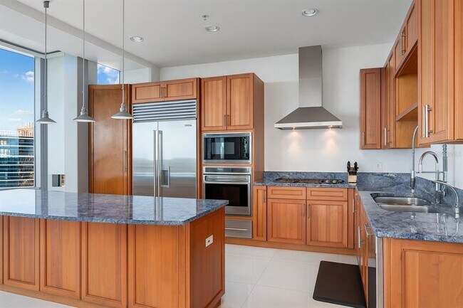 Building Photo - 150 E Robinson St