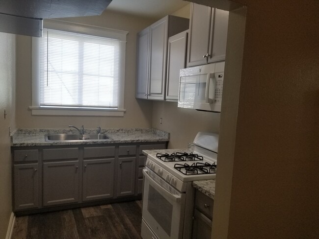 Building Photo - 420 N Rose Pl