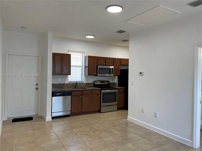 Building Photo - 9341 SW 170th Passage