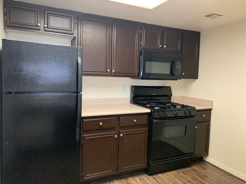 Building Photo - 8070 W Russell Rd