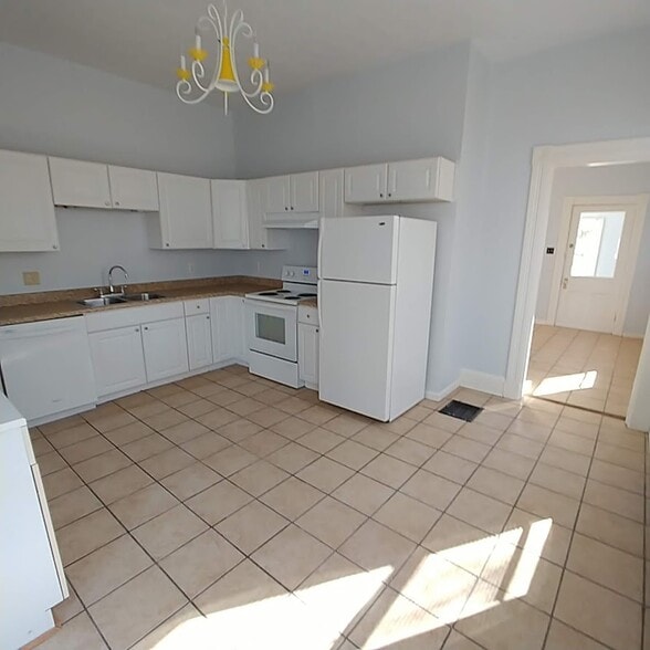 Building Photo - 559 E Epworth Ave