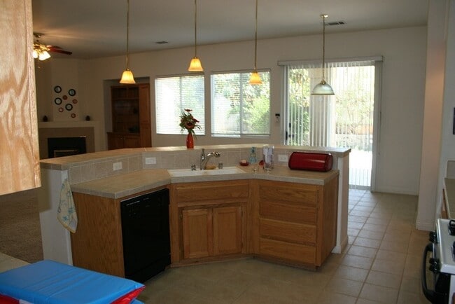 Building Photo - 11917 Roaring River Ave