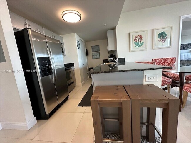 Building Photo - 1861 NW S River Dr