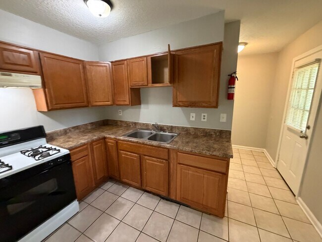 Building Photo - 5596 Karen Dr