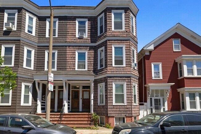 Building Photo - 530-532-532 E 6th St