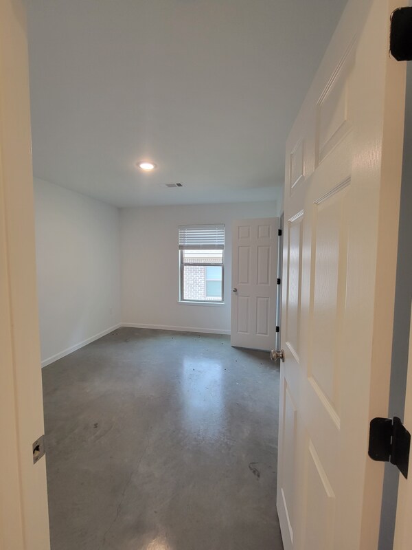 Building Photo - 242 Skylane Dr