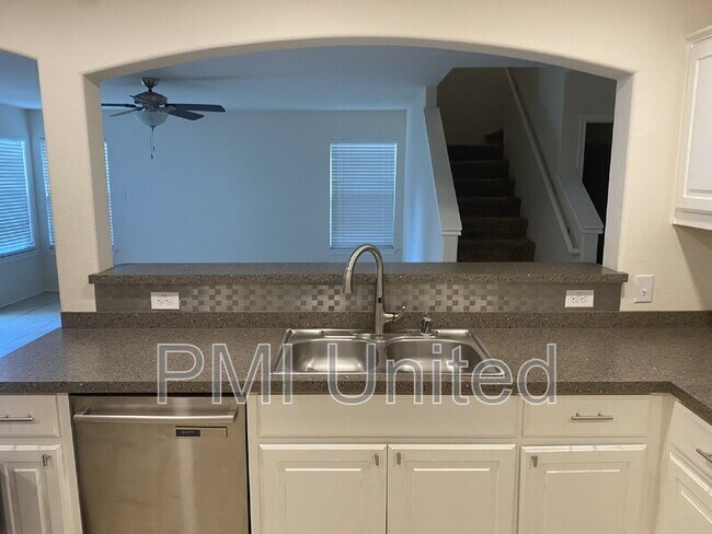Building Photo - 3805 Oceanview Dr