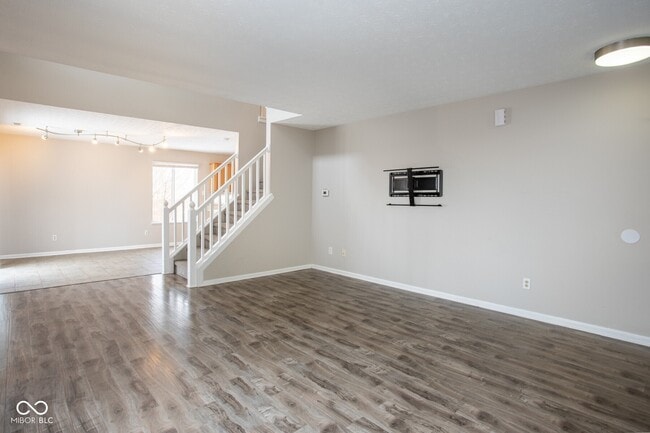 Building Photo - 700 Mountain Pine Dr